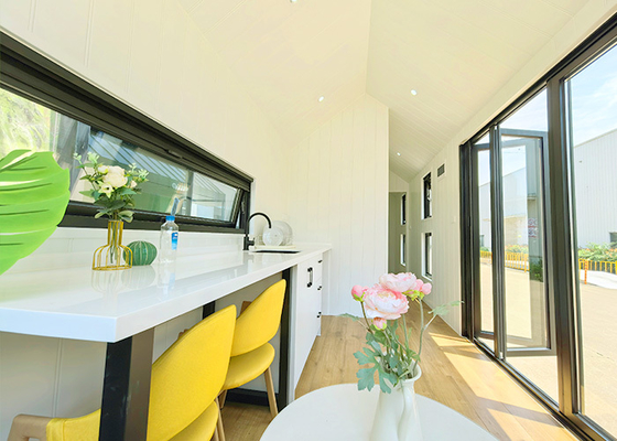 Modern Glamping Trailer Houses Tiny House On Wheels For Easy Transport 2350*8000mm