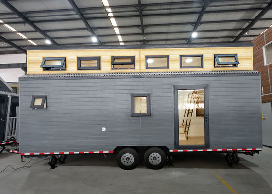 US Mini-maison préfabriquée remorquable espace de vie compact sur roues cadre en acier léger blanc