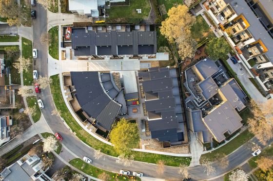 Maisons modulaires préfabriquées à cadre en acier léger de maisons de ville standard de l'Australie avec le système en panneaux