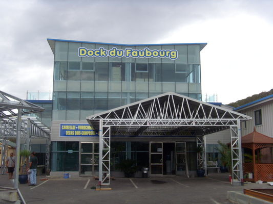 Préfabriqué en acier à épaisseur légère en acier inoxydable en métal, garage pour voitures, camping gris préfabriqué, carport pliable