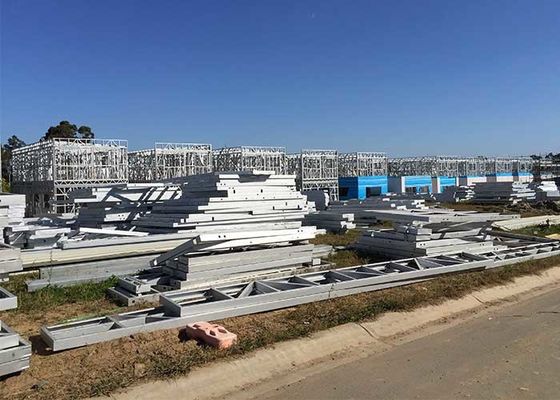 Moderne préfabriqué cadre en acier léger maison villa appartement toit panneau sandwich EPS pour la vie